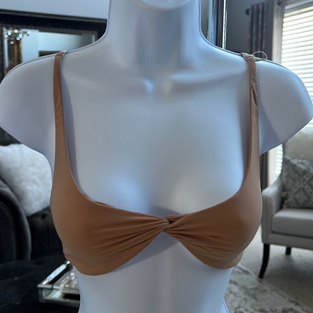 SKIMS Tan Twist Front Bra